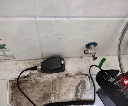 新巴尔虎左屋顶漏水维修公司分享下卫生间漏水的危害及解决方法